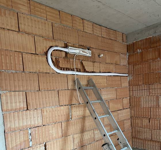 Traseu cu cutie de preinstalare, la roșu