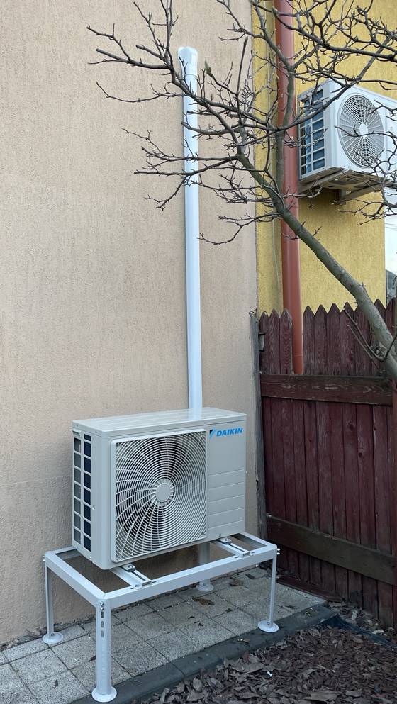 Curte · Daikin pe stativ, traseu Eco Line