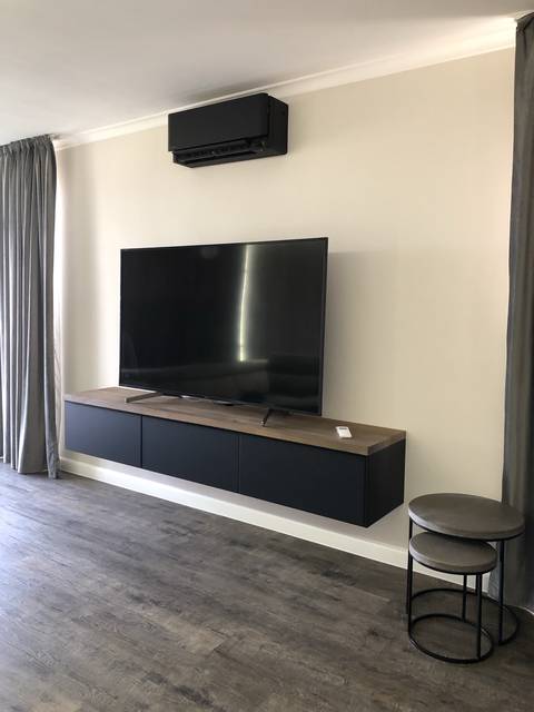 Living · Daikin negru